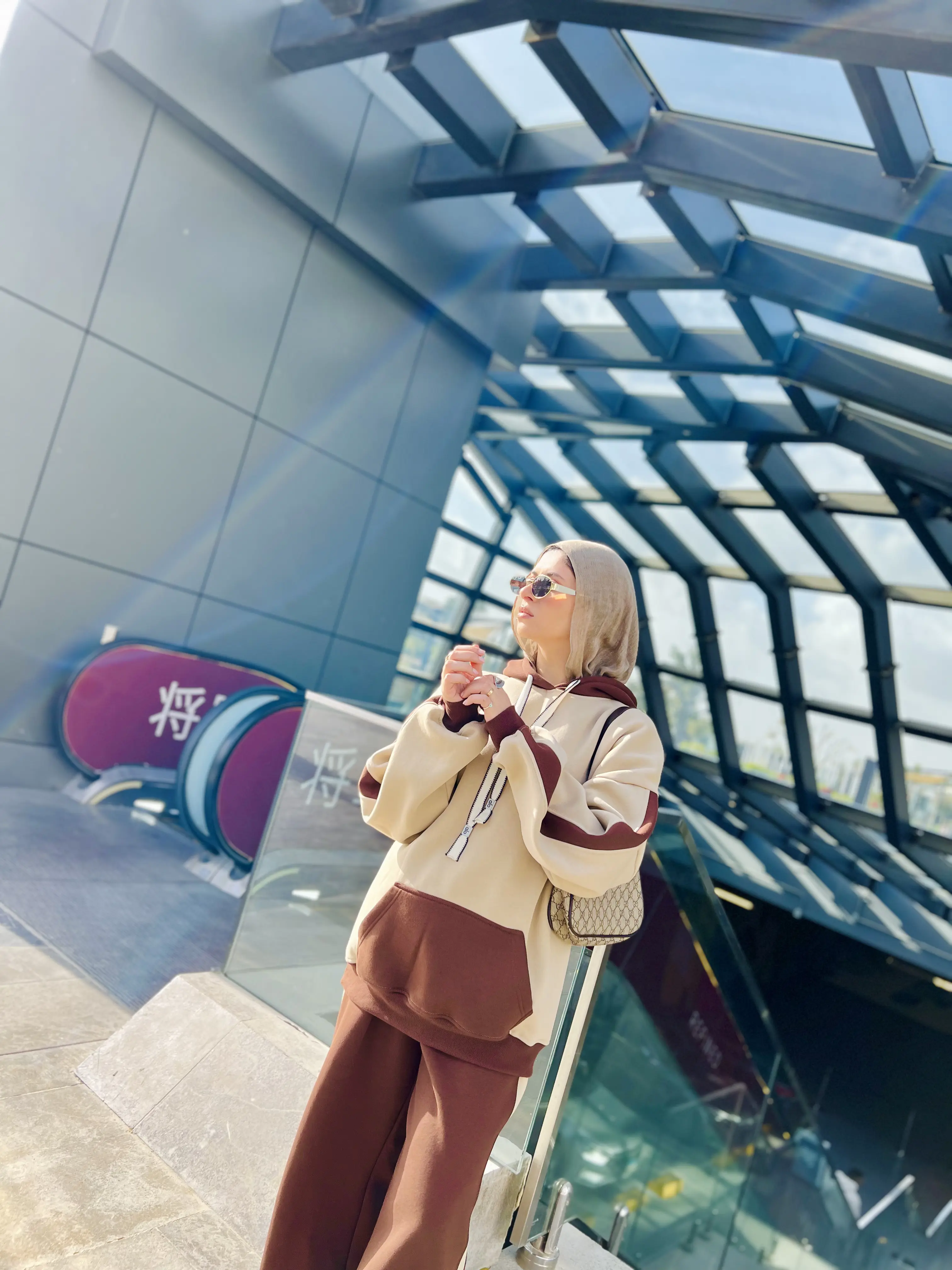 Natural daylight fashion frame, outdoor or window light
